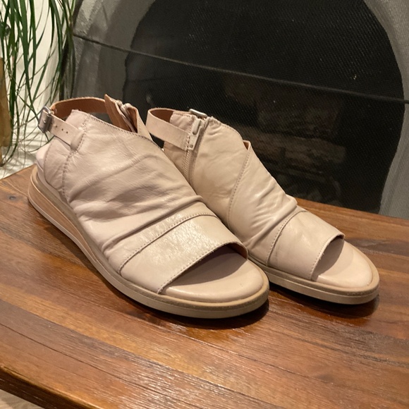 Miz Mooz Leather Backstrap Sandals Cream Size US 7.5 / EU 38 - Picture 2 of 9